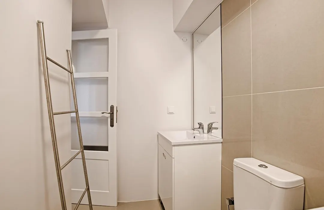Bmyguest - Ambassador Boutique Apartment I-1