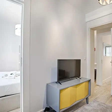 Bmyguest - Ambassador Boutique Apartment I-2